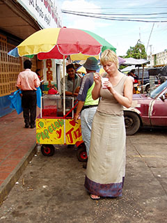 kõike, mis tänaval müüakse, tuleb ju ometigi proovida