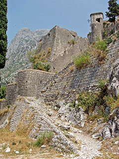 Kotor, teel kindlusesse