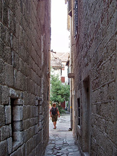 Mambur mahtus napilt läbi …