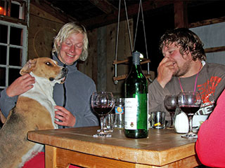 „kohalikud“ tahtsid meiega suhelda …