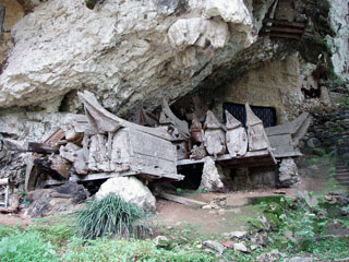 surnuaed küla kõrval