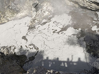 Wai-O-Tapu Thermal Wondreland, Rainbow Crater, Maare lehvitab