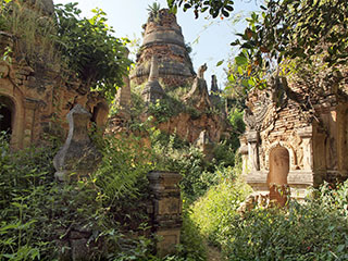 Shwe Indein, osa on täiesti džunglisse kasvanud …