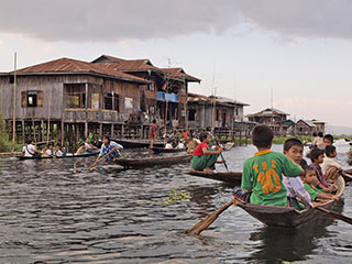koolitunnid just lõppesid, lapsed lähevad koju