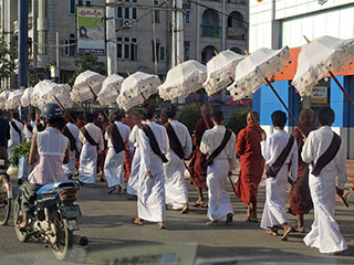 hommikul sattusime sellise rongkäigu otsa …