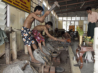 siin taotakse imeõhukesi kullalehti …
