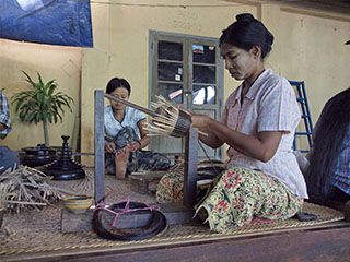 New Bagan, Tun, käib korvikeste punumine …