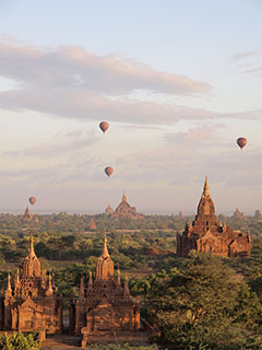 Dhammayazika Pagoda, päikesetõus koos õhupallidega