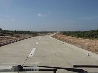 Yangon poole teel, valmivad uued kiirteed