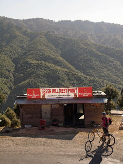 teel Nagarkoti suunas, 1 729 m, väike puhkepaus