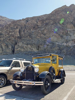 valge kriips kaljudel tähistab merepinda ...