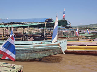 paadid ootamas piiriületajaid ...