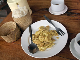 Akha Style scrambled eggs, ingveriga ... 