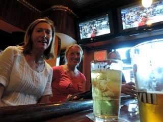 New York-is jäi kahe lennu vahele viis tundi vaba aega - kihutasime kohe lennujaamast välja, õlut otsima ...