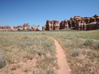 kas need seal eemal on kaljud või õllepudelid?