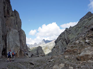 2 461 m, allamäge ... [-50:12:34]