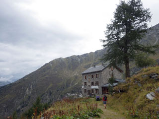 2 039 m, Chalet Militaire de Lognan, päevapraad maksis sama palju, kui liiter veini ... mõlemat ei võtnud ... [-27:28:18]