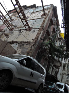 selles majas me elame ... täiesti tõsiselt …