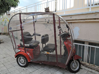 kohalik sõiduk koos juhiga …