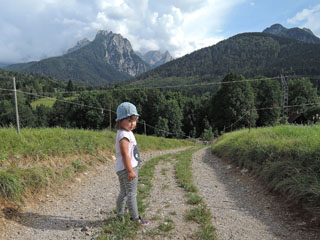 taamal paistavad kuujäneste mäed …