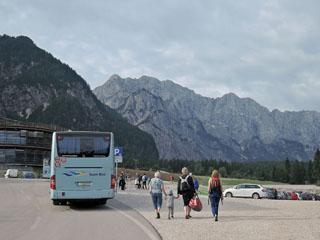 Planica, siit jätkame võistluskeskusesse bussiga