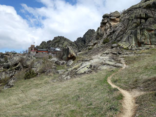 peaaegu kohal, Holy Mother of God (Treskavec Monastery)