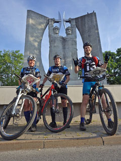 CP 35, Monument „Au tööle“