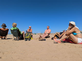 Vieste rannas … plätud on jalas, täiega palav ...